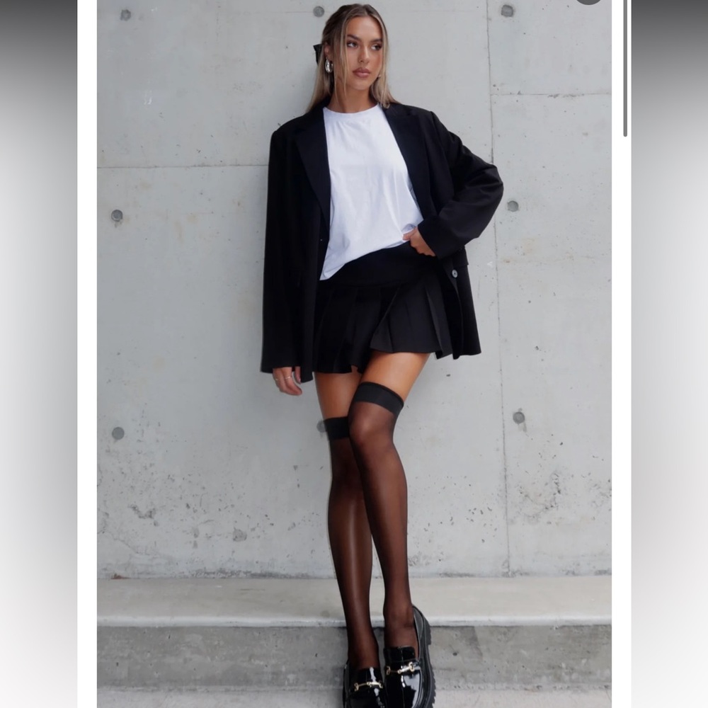 White Fox Boutique Black Pleated Mini Skirt